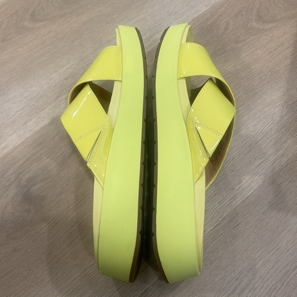 NEW UGG Emily Platform Slide Sandal Yellow Women’s 9 - Picture 5 of 8